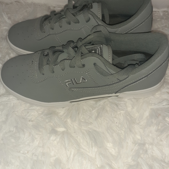 Fila Other - MENS Fila CLASSIC Low Top GRAY White Leather SZ 11